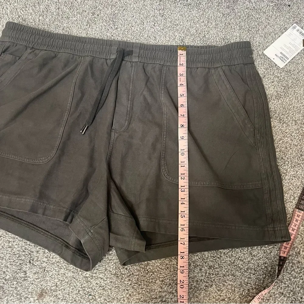 Athleta Farallon Shorts, Cypress Green